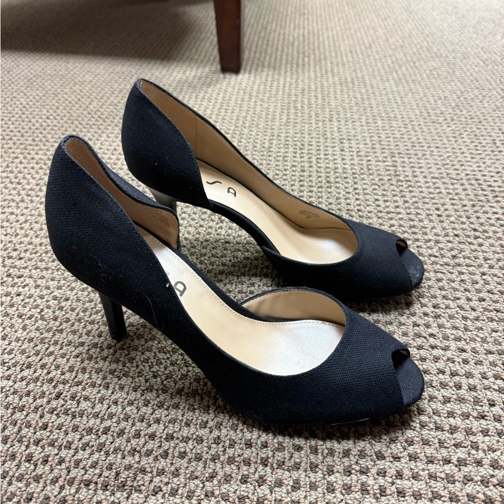 Unisa Black Peep-Toe Heels